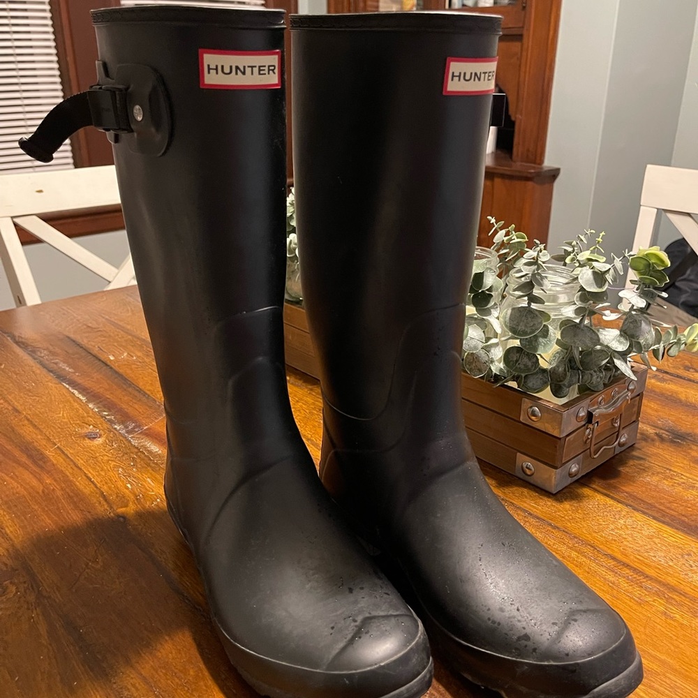 TALL BLACK HUNTER RAINBOOTS! Size 10